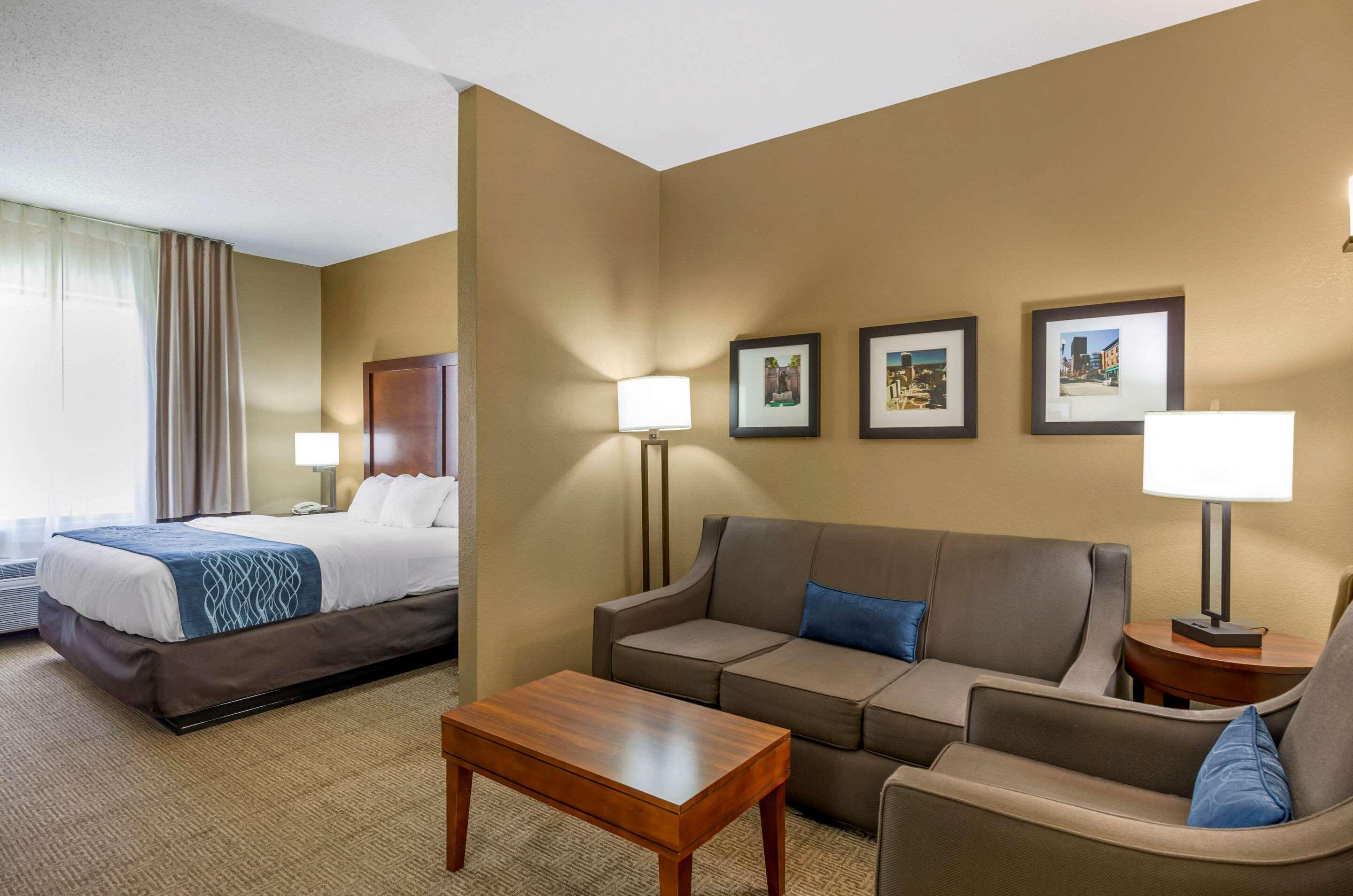 Comfort Inn & Suites Lynchburg Airport - University Area Zewnętrze zdjęcie