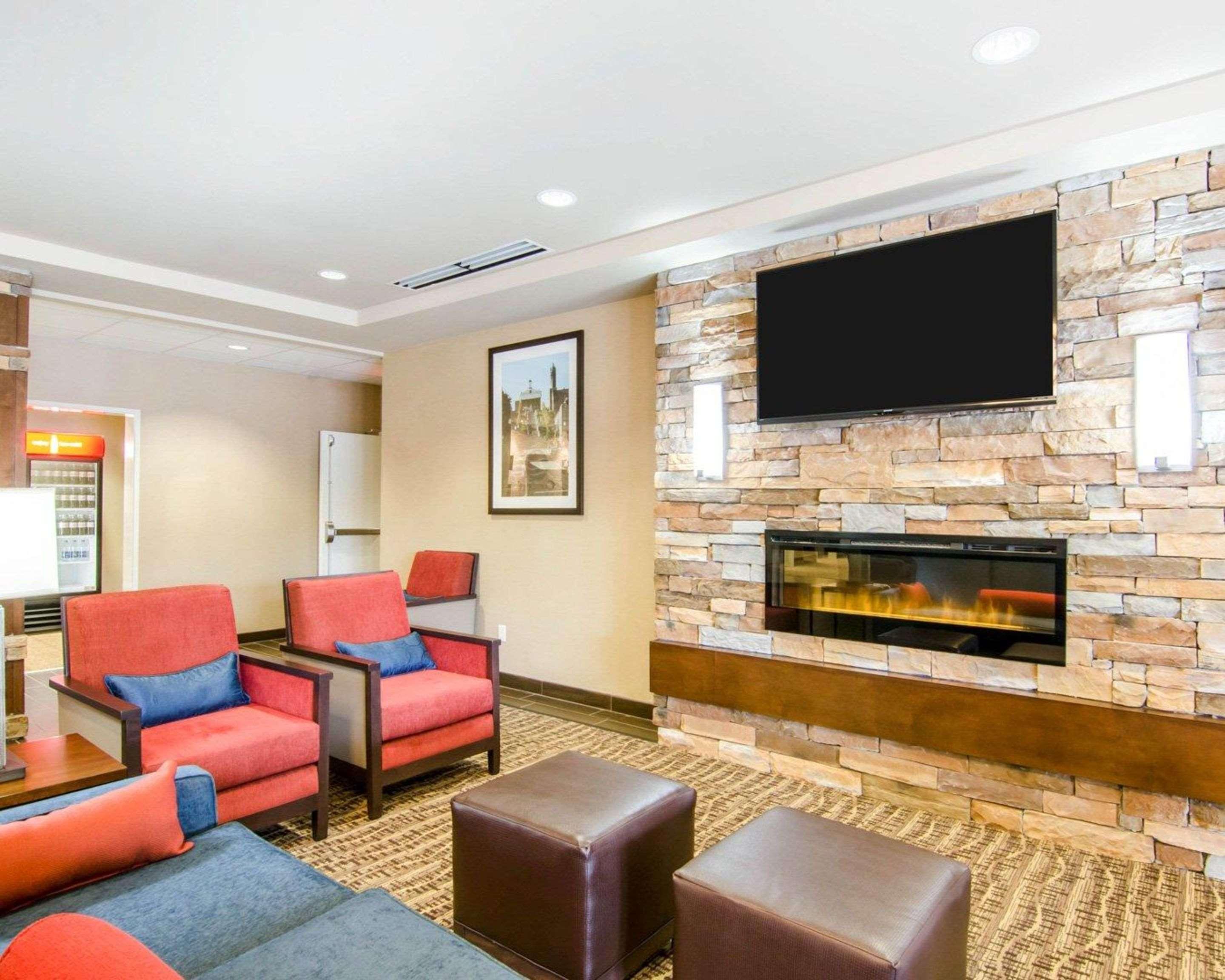 Comfort Inn & Suites Lynchburg Airport - University Area Zewnętrze zdjęcie